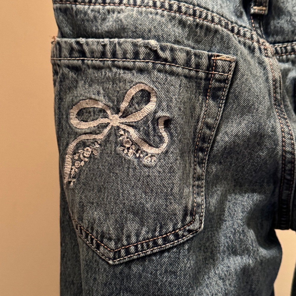 HOLLISTER low rise bow jeans